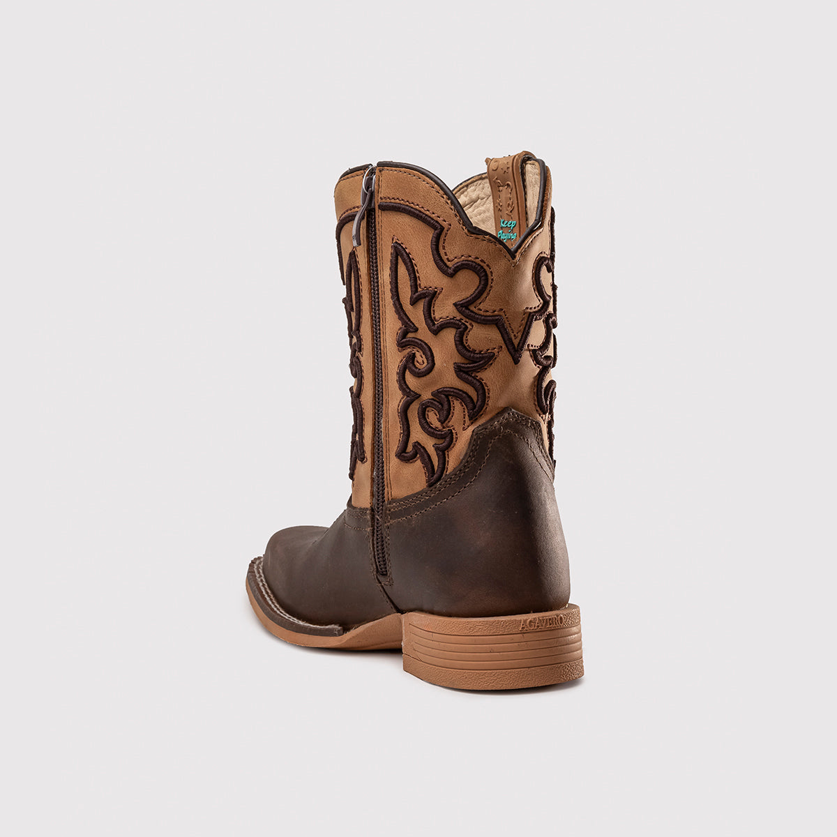 "Roble" – Estilo Clásico y Aventurero